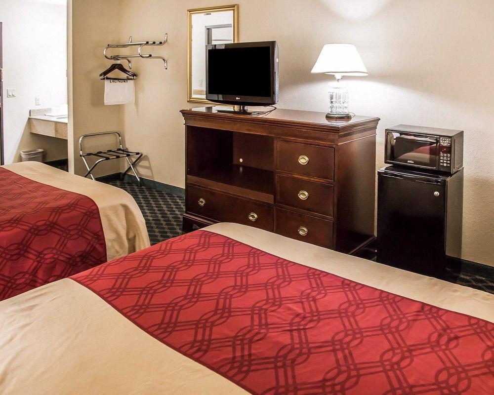 Econo Lodge Cedar Rapids Εξωτερικό φωτογραφία
