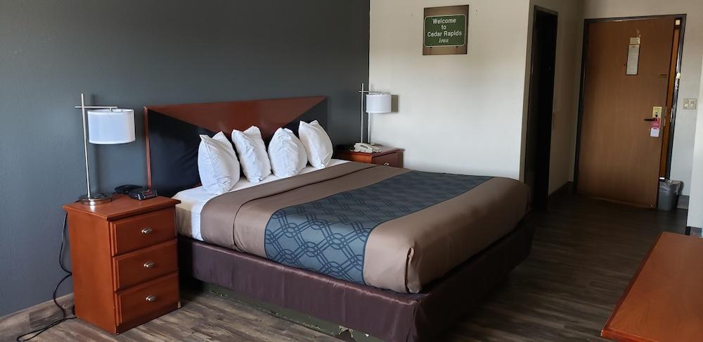 Econo Lodge Cedar Rapids Εξωτερικό φωτογραφία