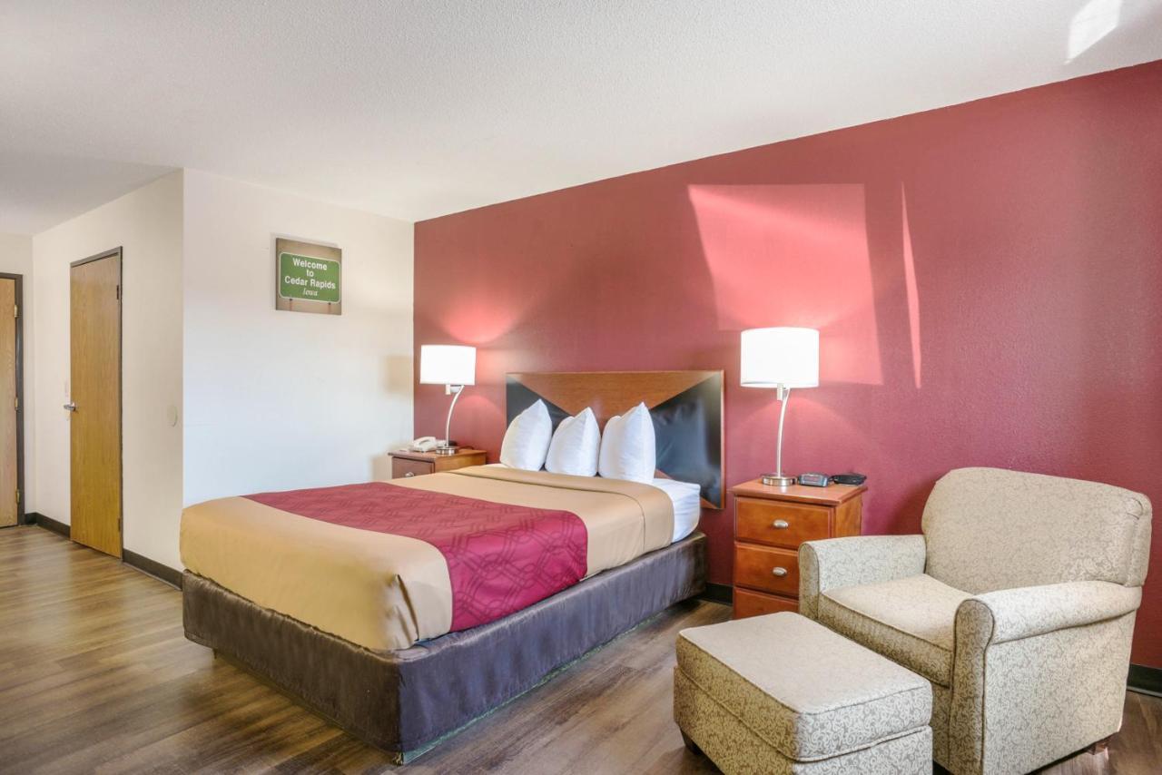 Econo Lodge Cedar Rapids Εξωτερικό φωτογραφία