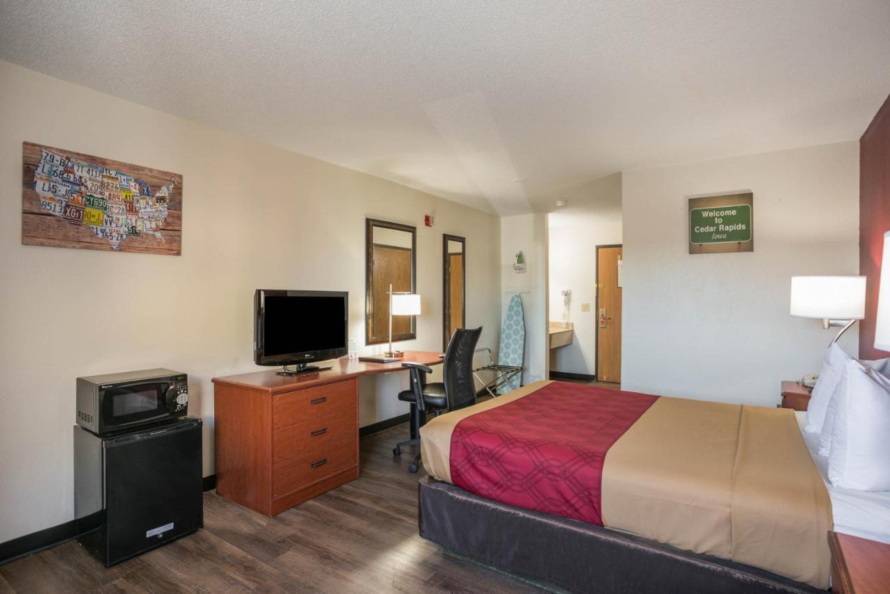 Econo Lodge Cedar Rapids Εξωτερικό φωτογραφία