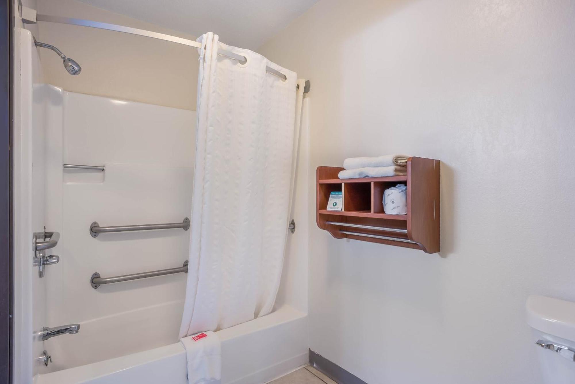 Econo Lodge Cedar Rapids Δωμάτιο φωτογραφία