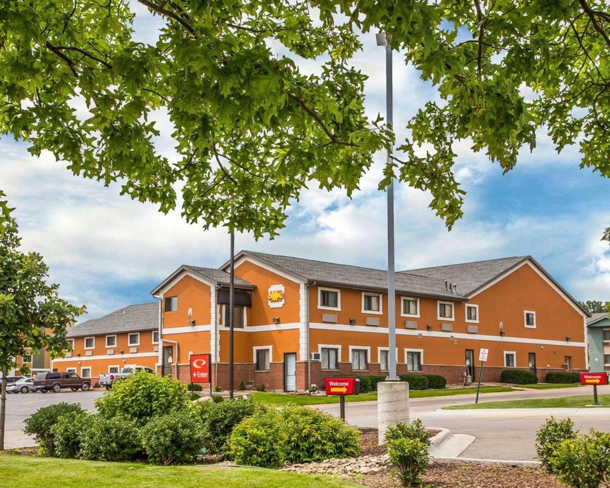 Econo Lodge Cedar Rapids Εξωτερικό φωτογραφία