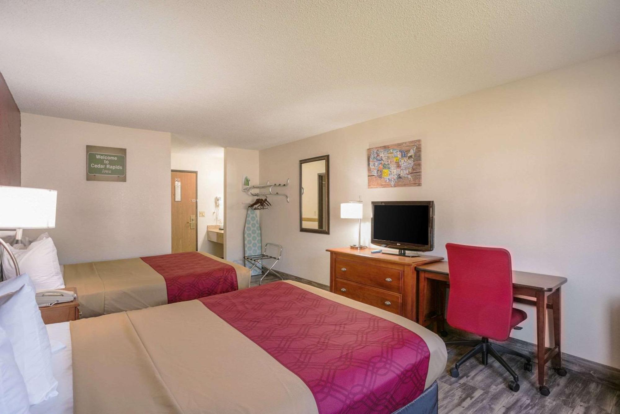 Econo Lodge Cedar Rapids Εξωτερικό φωτογραφία