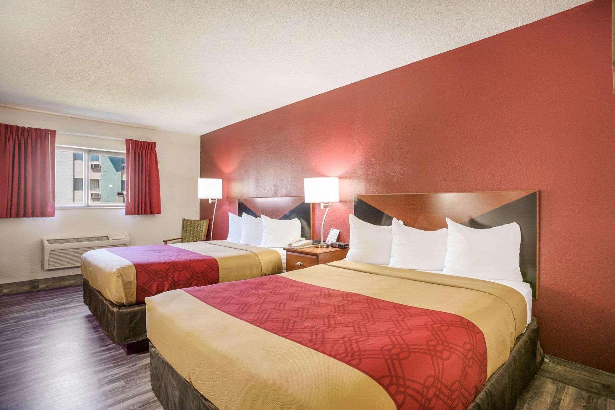 Econo Lodge Cedar Rapids Εξωτερικό φωτογραφία