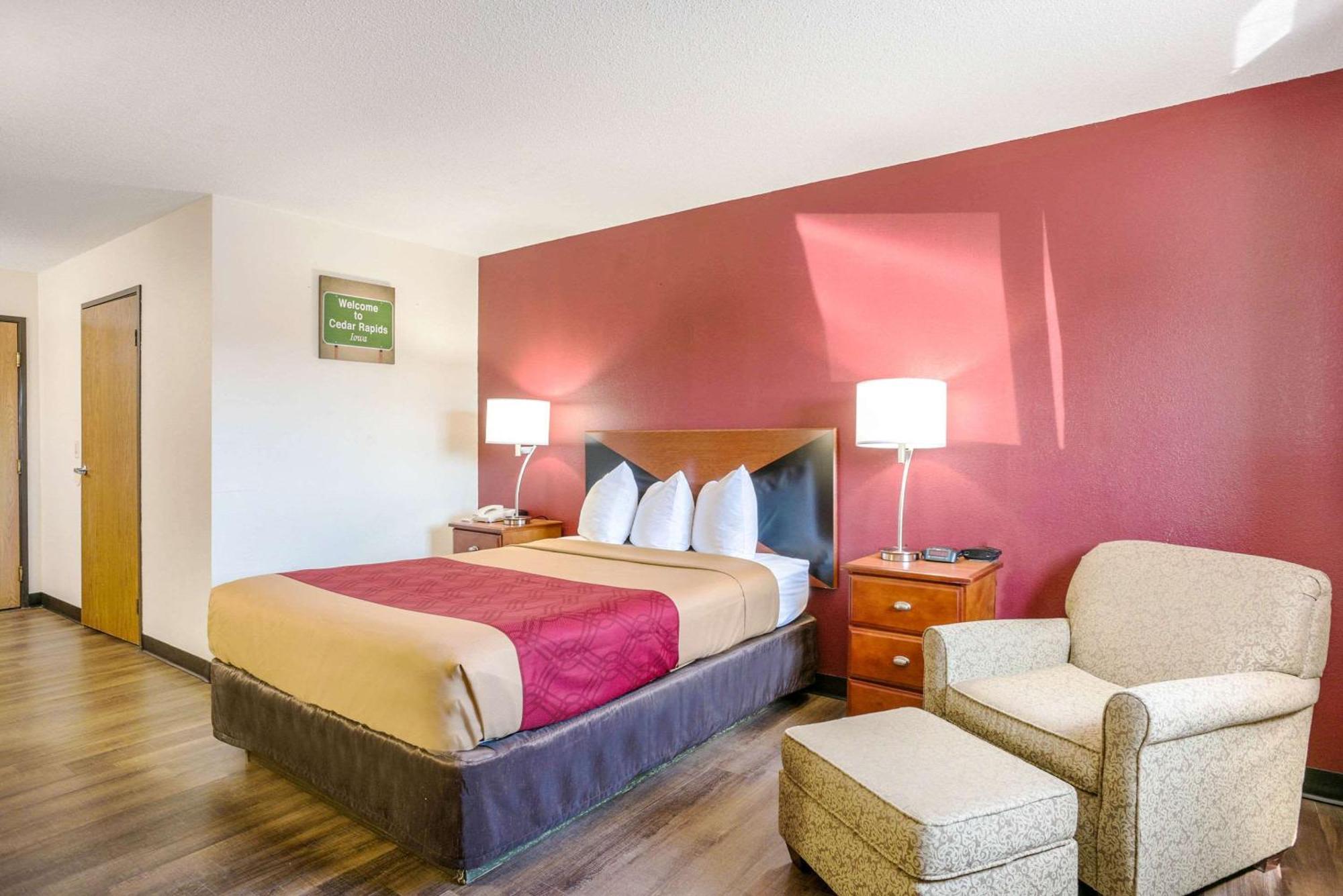 Econo Lodge Cedar Rapids Εξωτερικό φωτογραφία