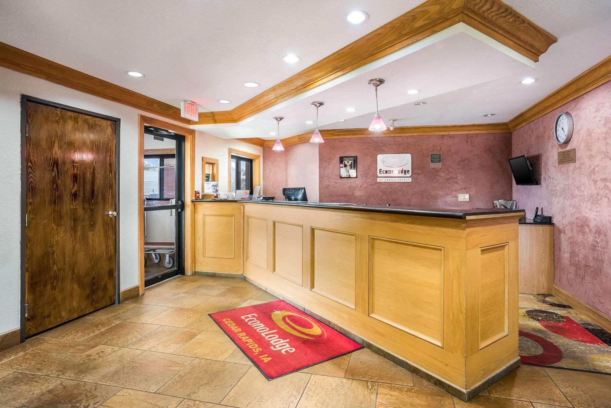 Econo Lodge Cedar Rapids Εξωτερικό φωτογραφία