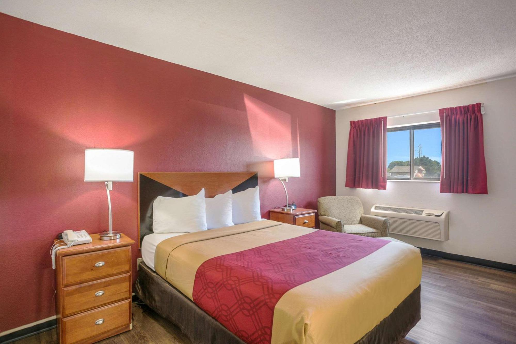 Econo Lodge Cedar Rapids Εξωτερικό φωτογραφία