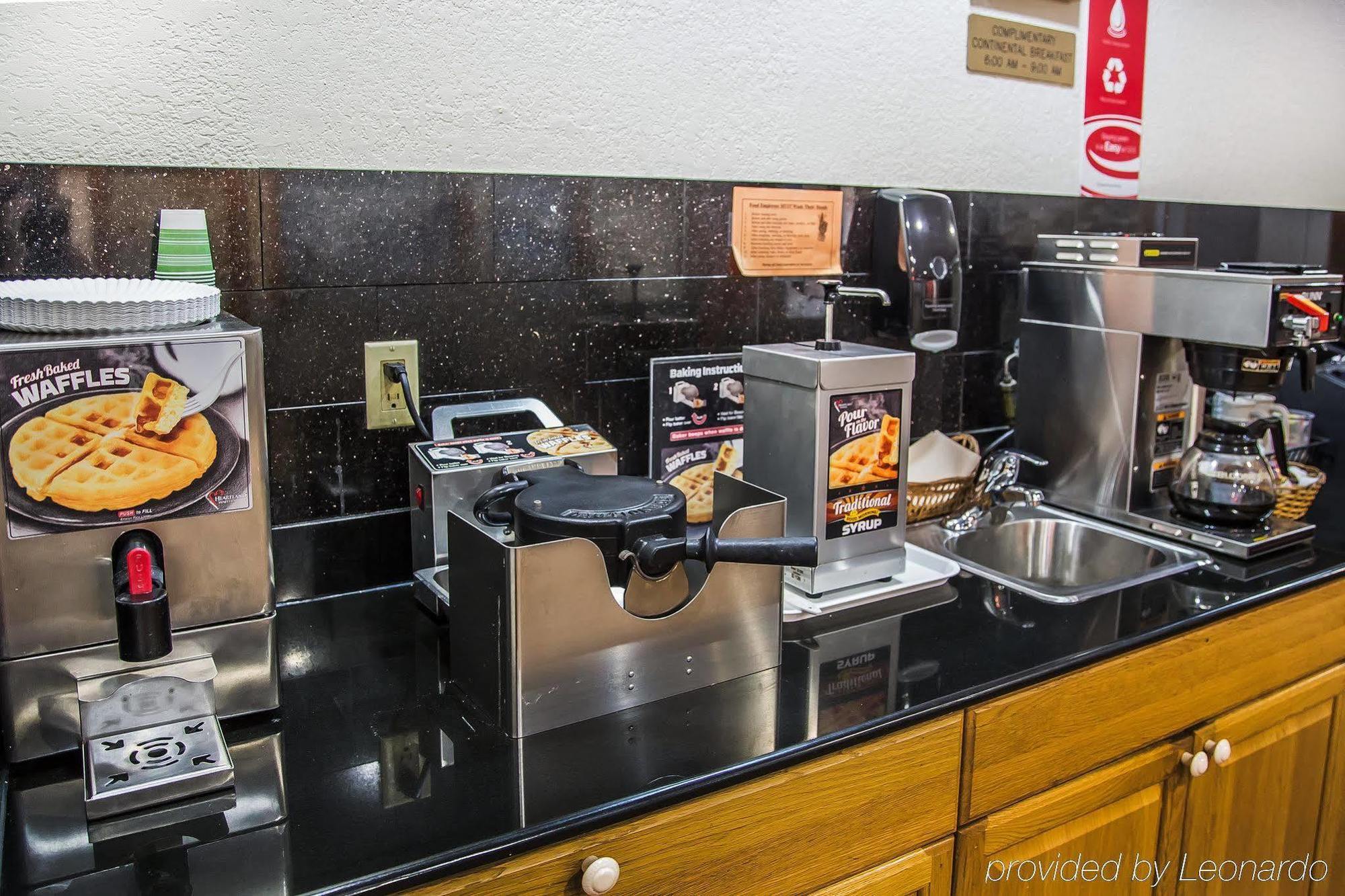 Econo Lodge Cedar Rapids Εξωτερικό φωτογραφία