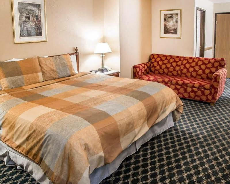Econo Lodge Cedar Rapids Εξωτερικό φωτογραφία